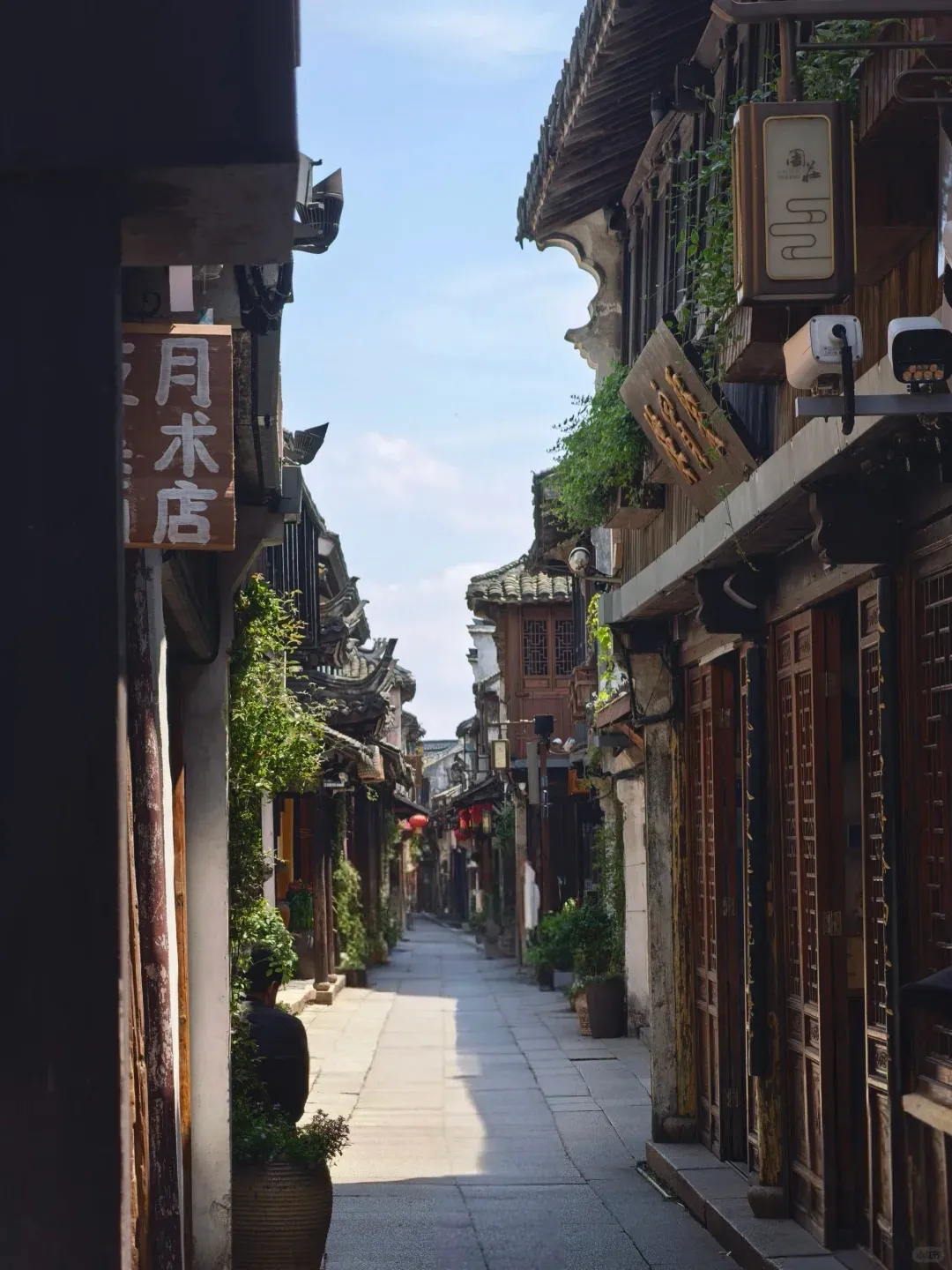 Boats along a canal in Zhouzhuang