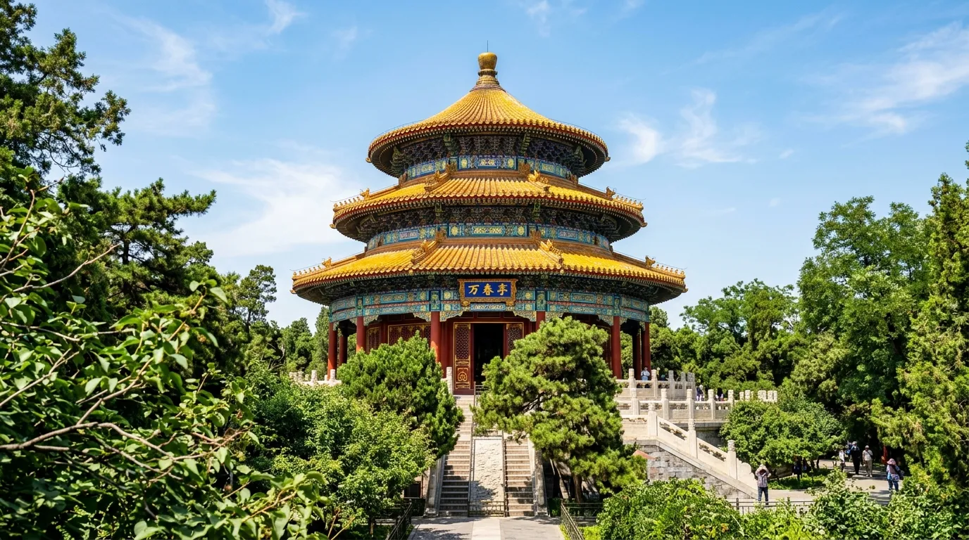 Wanchun Pavilion (万春亭), the central pavilion on Jingshan's ridge