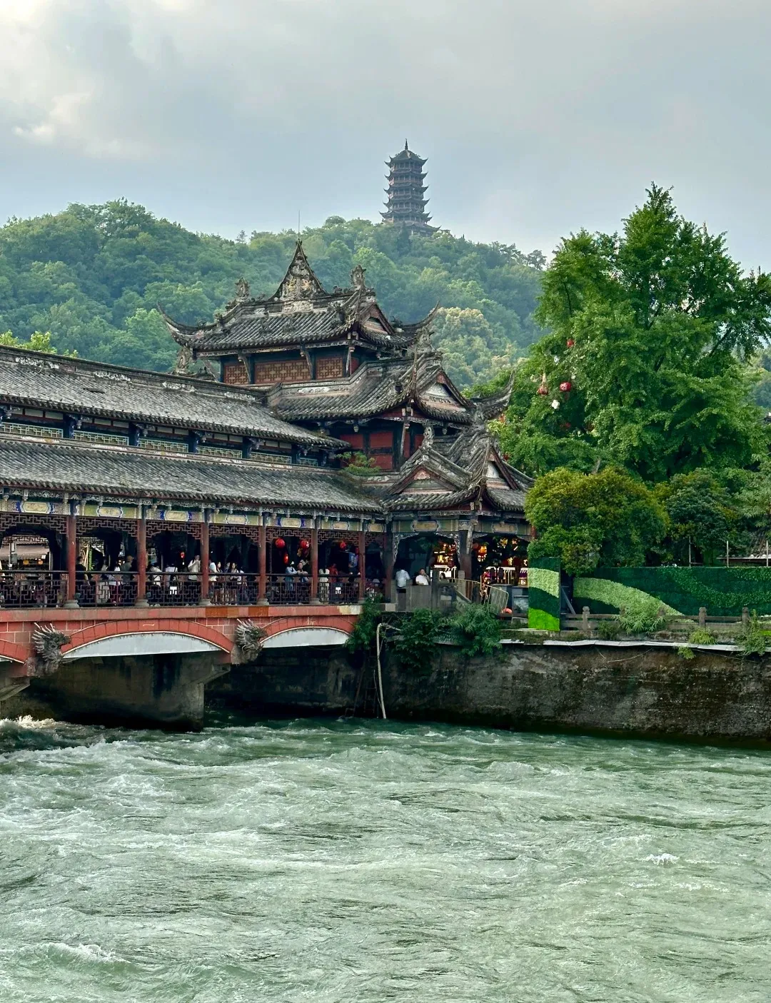 The Min River channel and walkways inside the Dujiangyan scenic area
