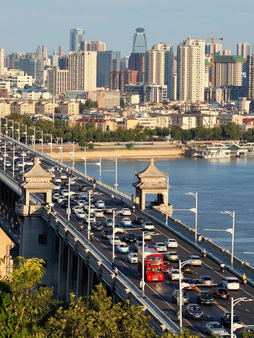 Wuhan Yangtze River Bridge (武汉长江大桥)