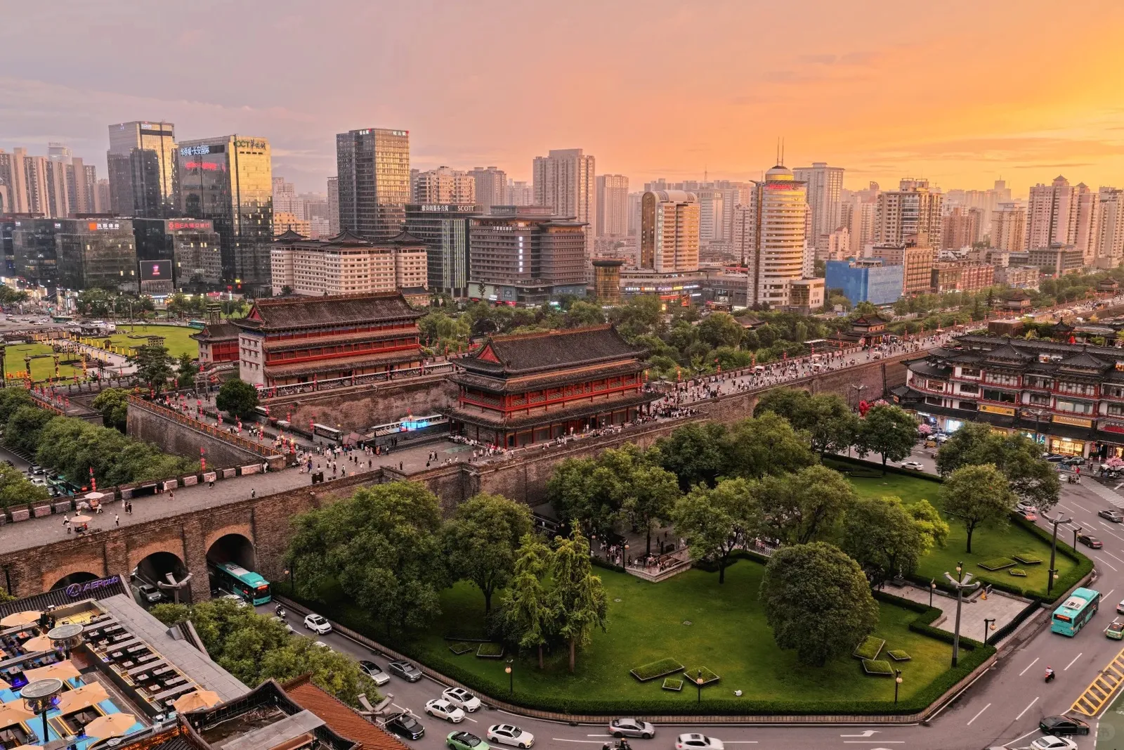 The rampart and watchtower of the Xi'an City Wall