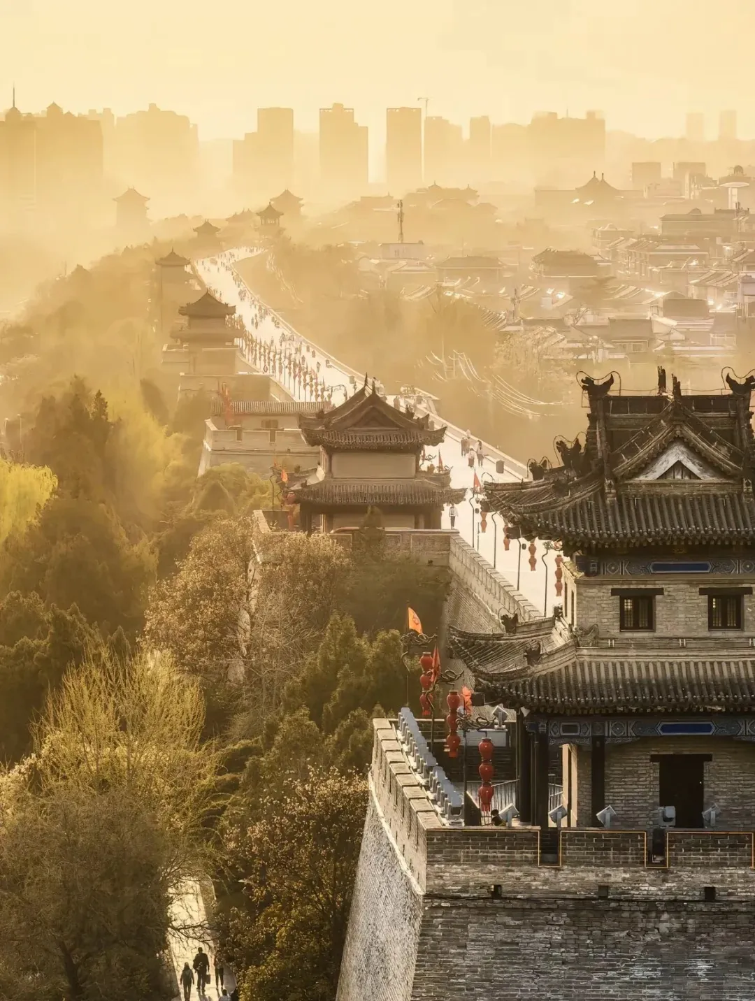 Cycling on top of the Xi'an City Wall