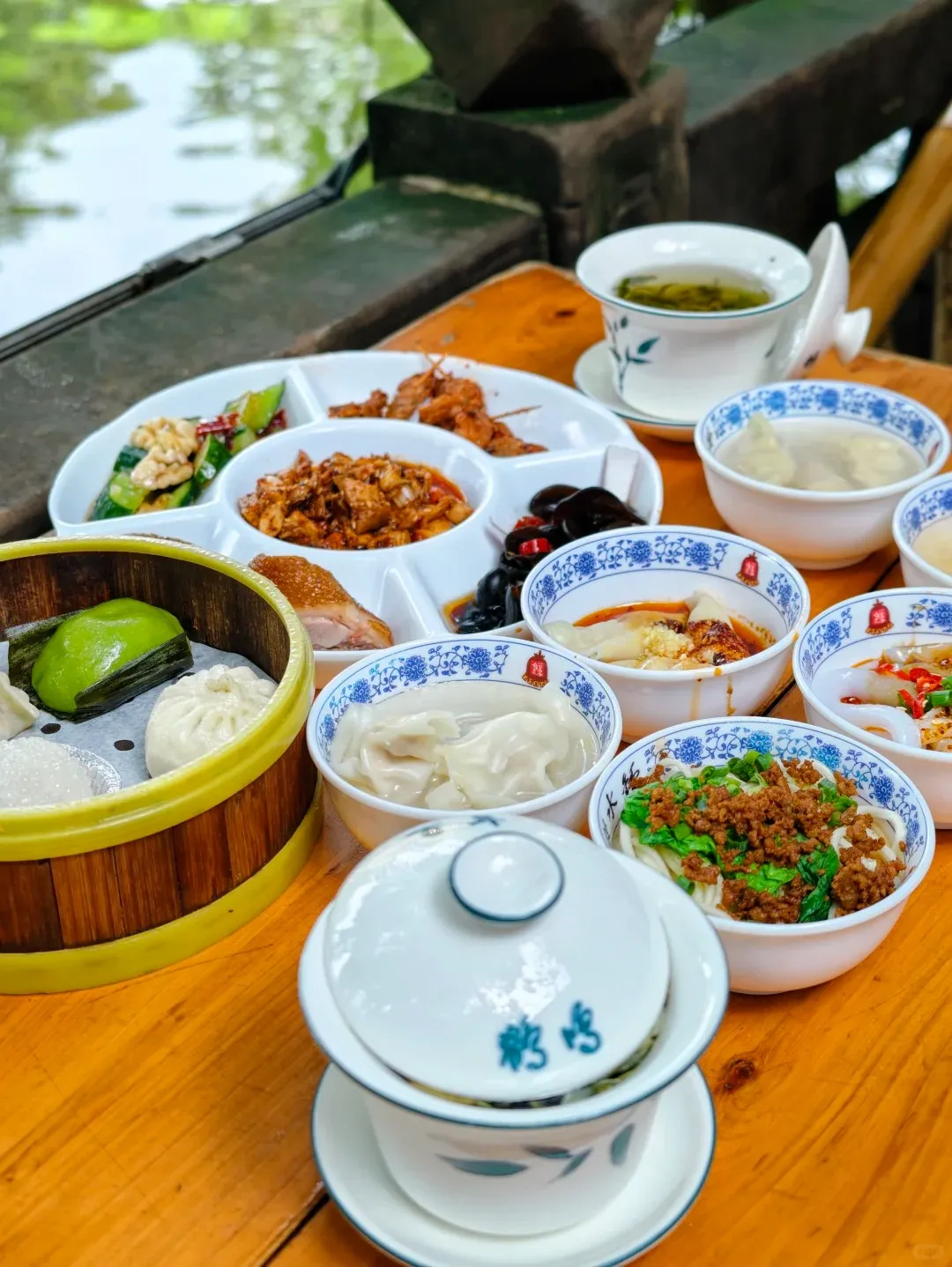 Traditional outdoor teahouse in Chengdu People's Park