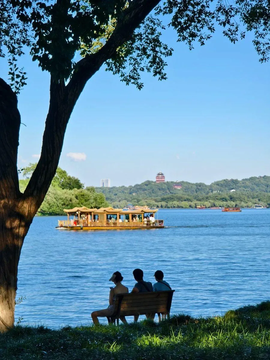 Causeway and lakeside scenery at West Lake in Hangzhou
