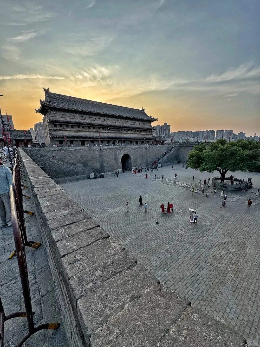 Cyclists and visitors on Xi'an City Wall
