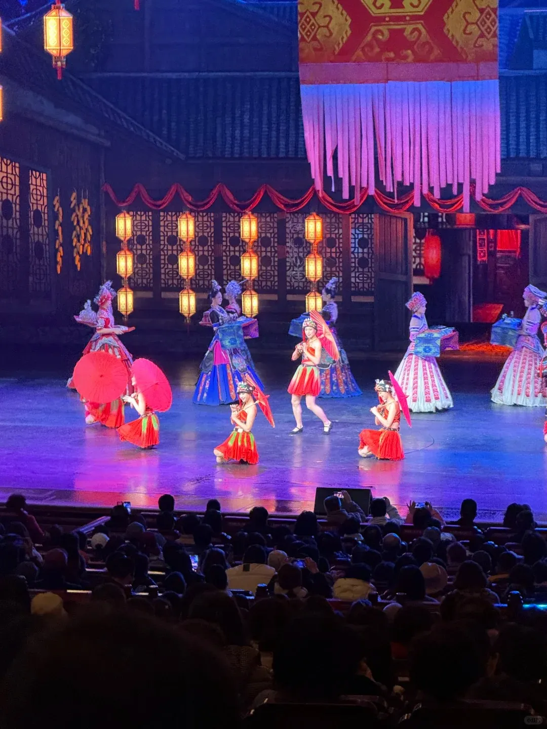 Colourful cultural performance in the Zhangjiajie region